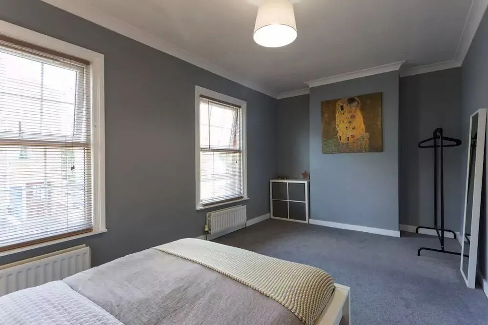 Hastings House - Modern 2 Bedroom House in Central Luton & Near Airport