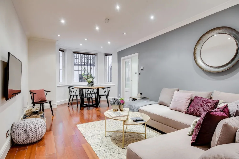 The Earl's Court Retreat - Modern & Central 2BDR with Garden