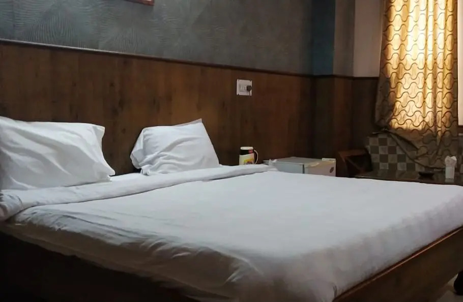 OYO 4064 Maharaja Hotel