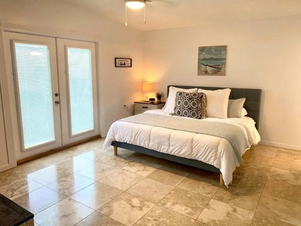 Pool, Hot tub, Close to Beaches, Shopping, More!