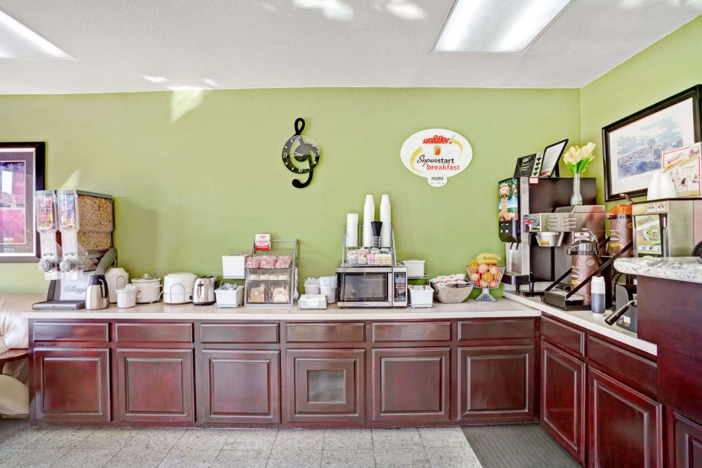 Super 8 by Wyndham Nashville West