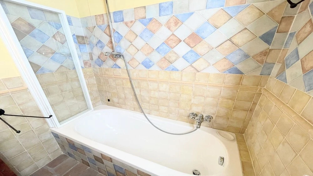 "slps 10 in 5 Bedrms + 5 Bathrms. Detached Villa With Play Area. Walk to Todi"