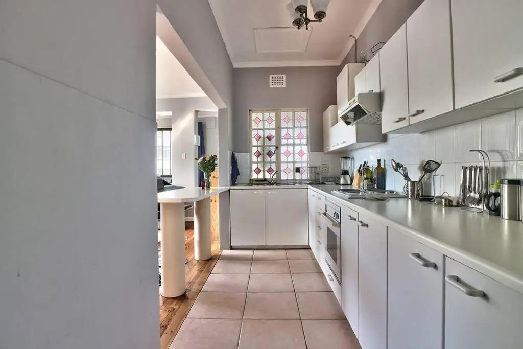 Sunny Apartment in SEA POINT right by PROMENADE