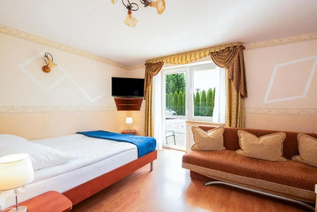VILLA DORA - CENTRUM,BASEN PODGRZEWANY,JACUZZI SAUNA, Plac zabaw, Parking