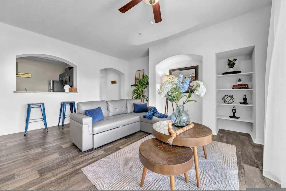 Vibrant 2BR 2BA w King Bed Pool Gym 11