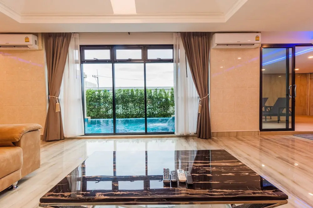 Top Pool Villa Pattaya