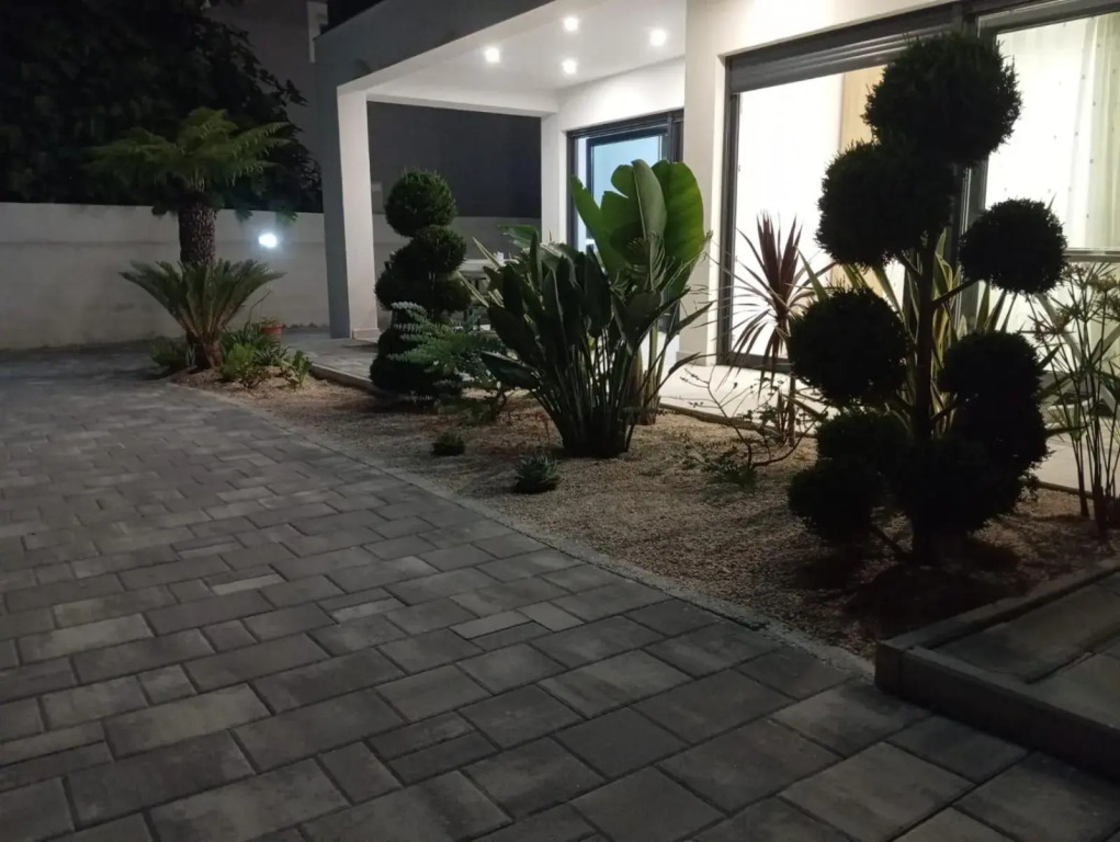 Villa S