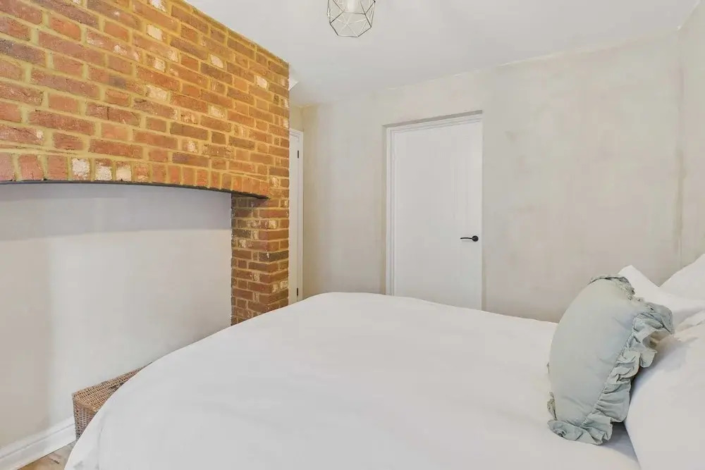 Host Stay Dame Alice Street