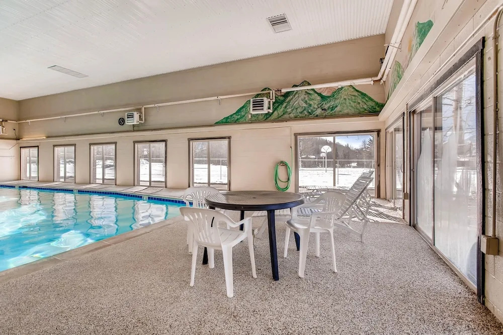933scdue 3 Bedroom Condo