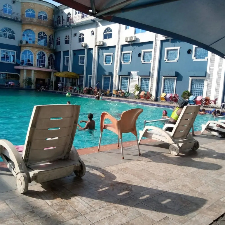 De-Lasmall Hotel and Resort Ltd