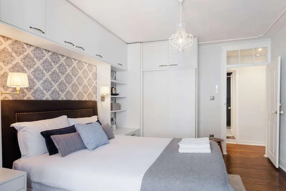 Bella Vista - Modern Classic in Heart of City