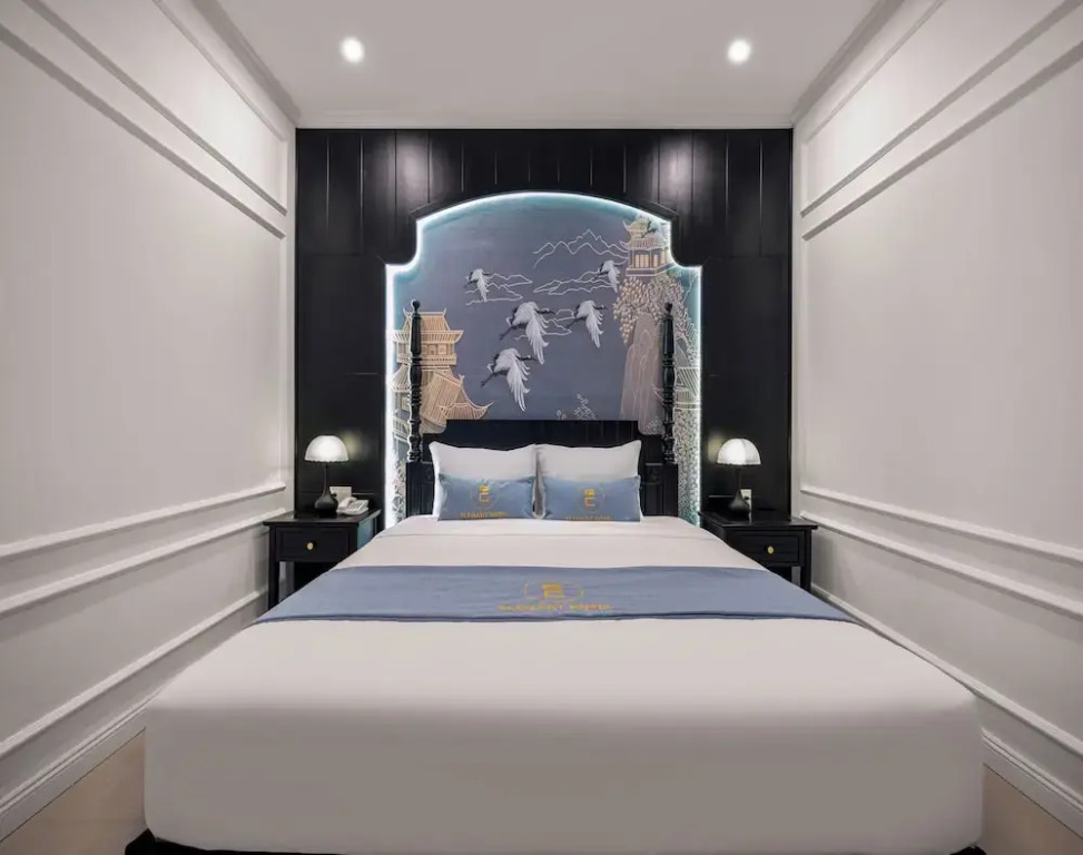 The Elegant Boutique - Hue