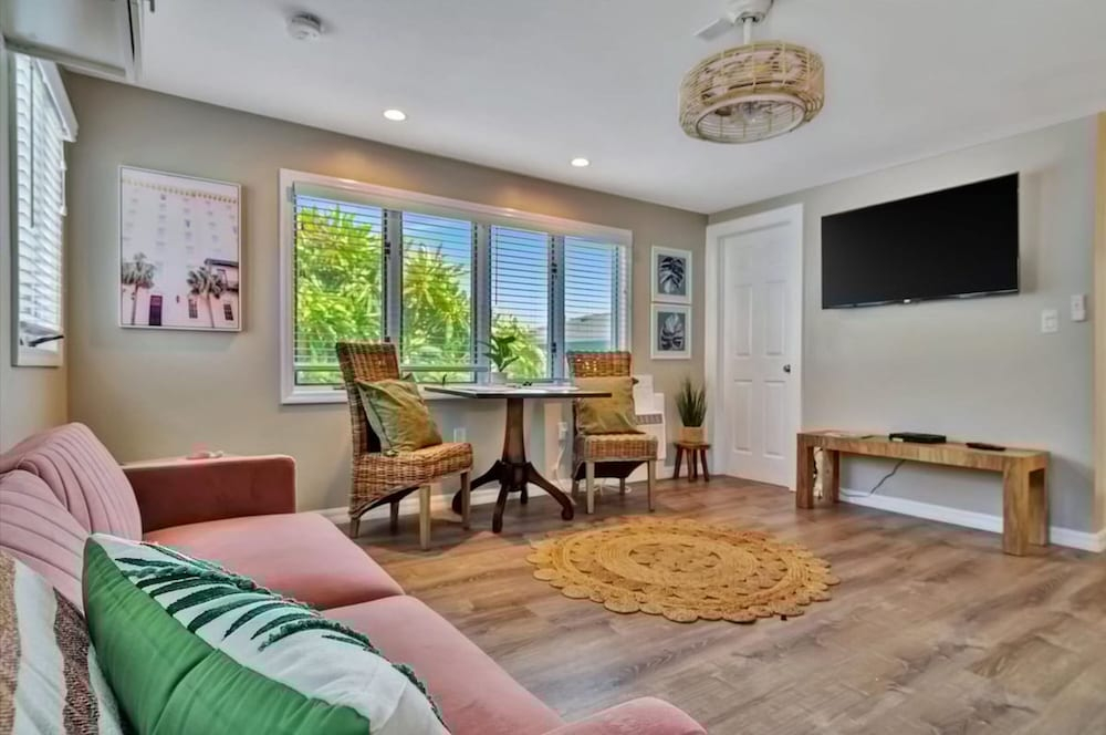 Luxury Waterside Suite 2mins 2 Beach Heated Pool