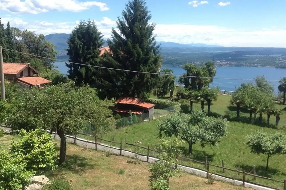 Italian Lakes 1 bed Apartment With Lake Views, Private Terrace, Wifi, Peaceful Location