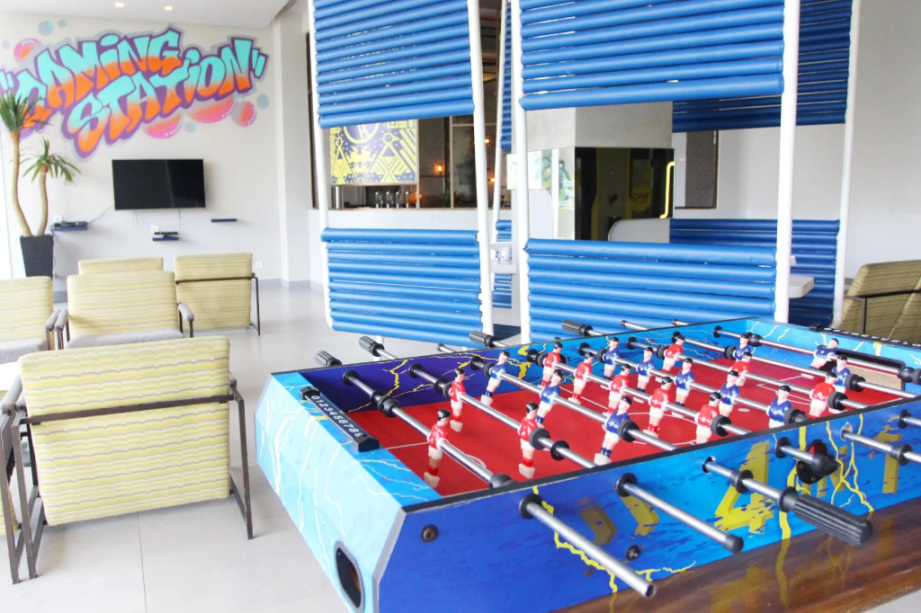 Yello Hotel Jemursari