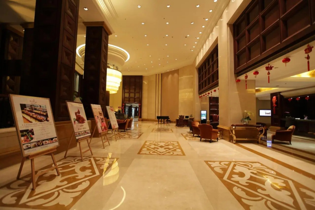 Grand Royal Hotel