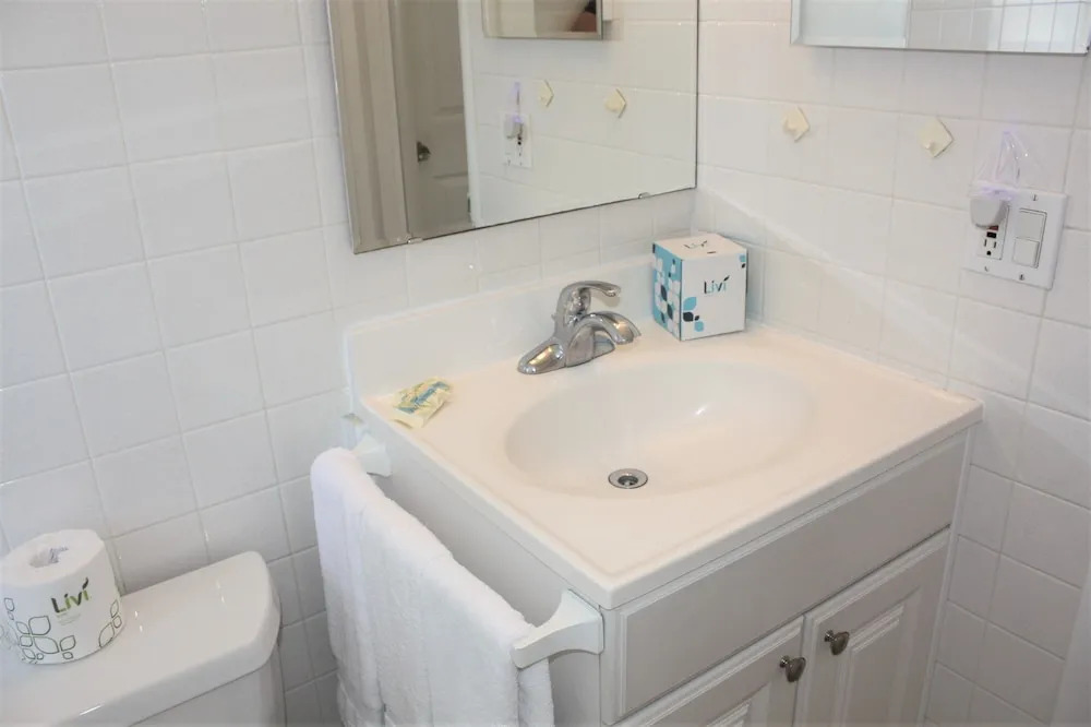 Aloha Kai - 7 2 Bedrooms 1 Bathroom Apts