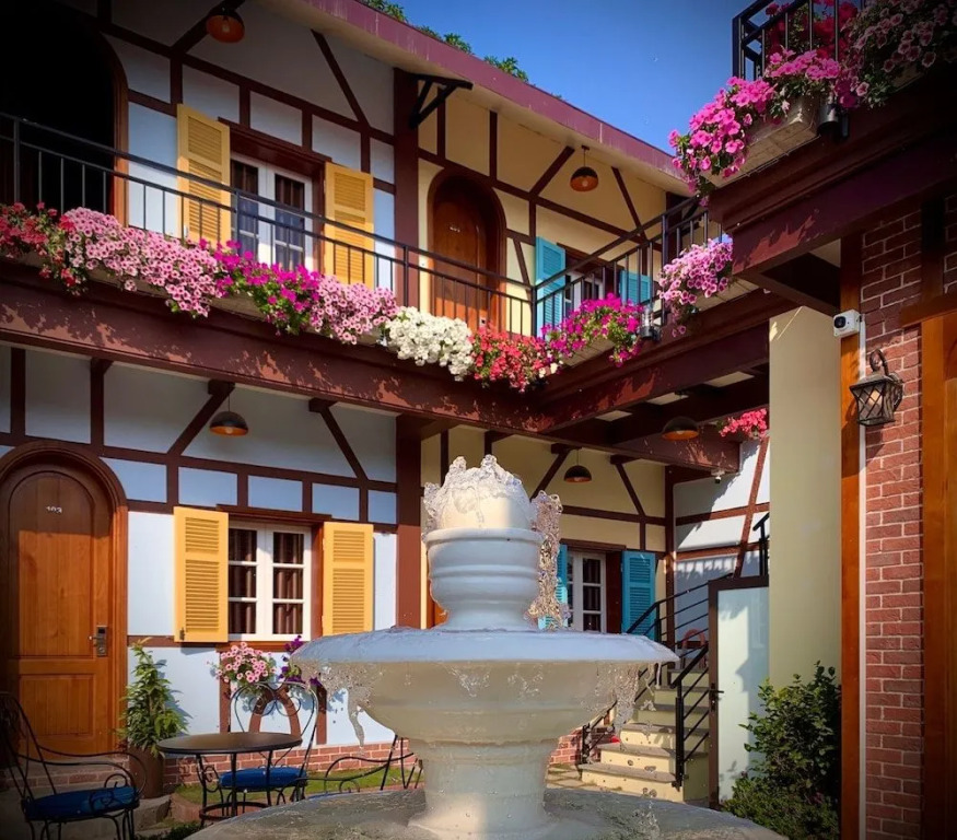 Little Colmar - Homestay & Pottery Studio