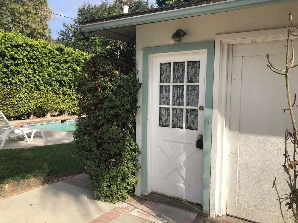 Lovely 1-Bedroom Home with Pool