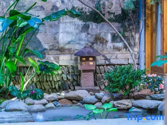 Hongcun Xiaozhongshan · Jingmu Homestay (Hongcun, Lucun Wood Carving Building Scenic Area Branch)