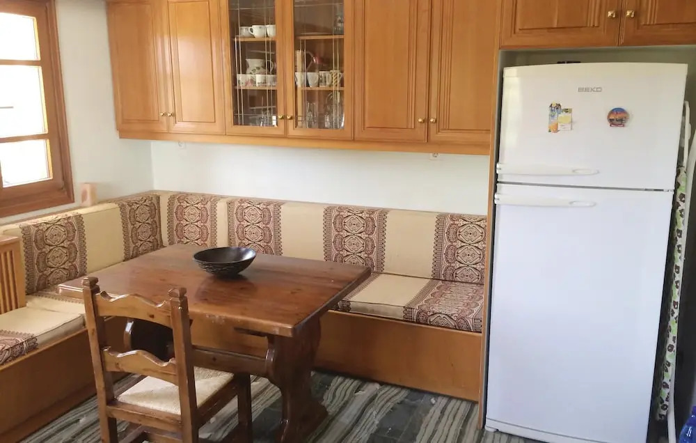 Awesome Home in Kato Assos Peloponne With Wifi and 5 Bedrooms