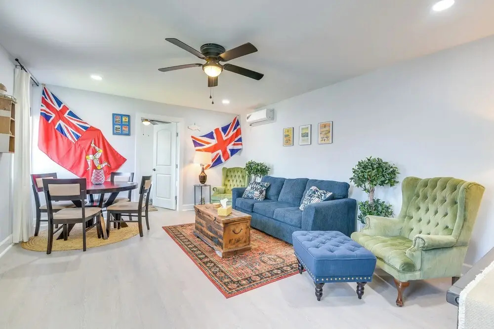 1 Mi to Pleasure Pier: Walkable Home in Galveston