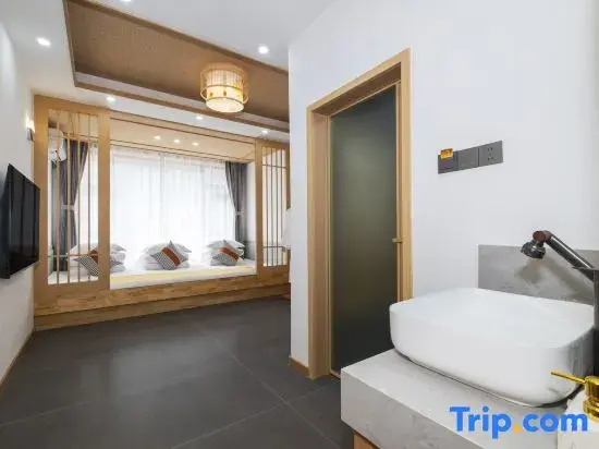 Mount Wutai Mingyue Shengting B&B