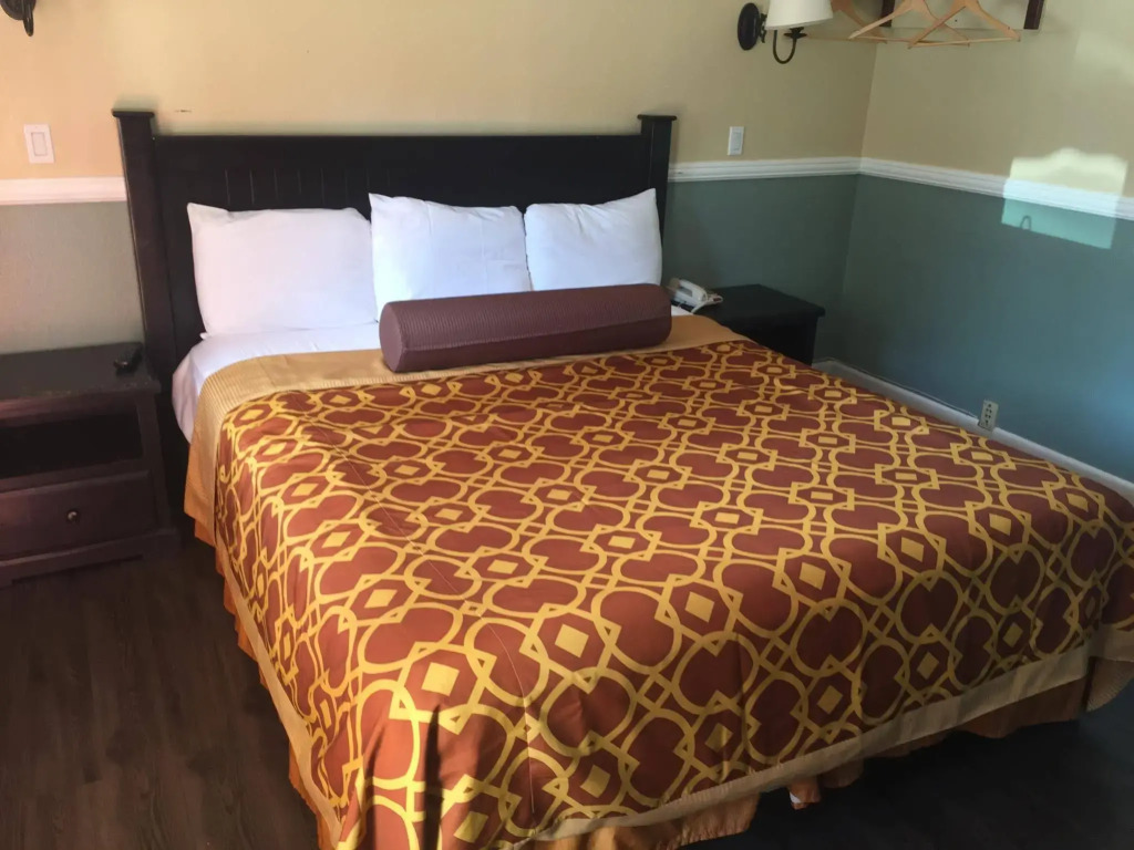 Paradise Inn and Suites