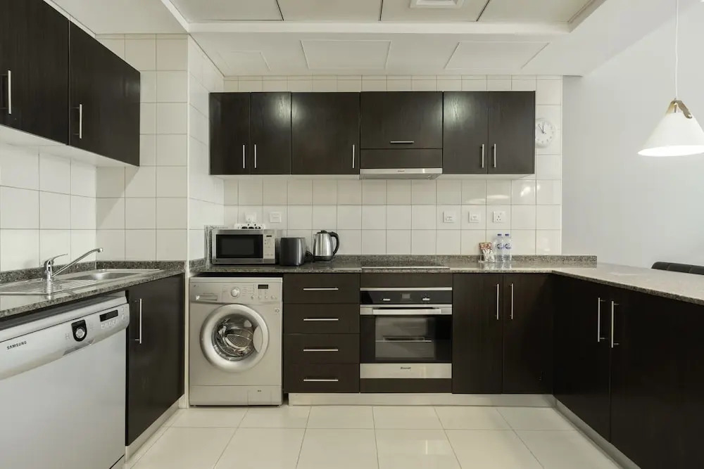 Sunny Apartment in Marina With a View Ideal Location