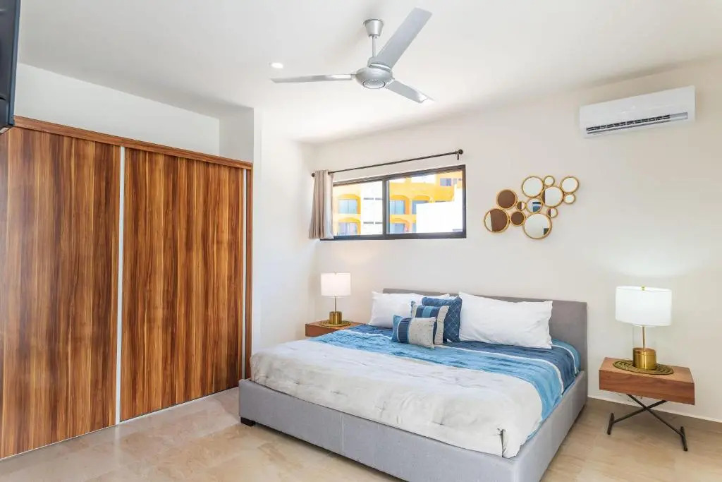 Entire House- 3BR with Private Roof Top Deck