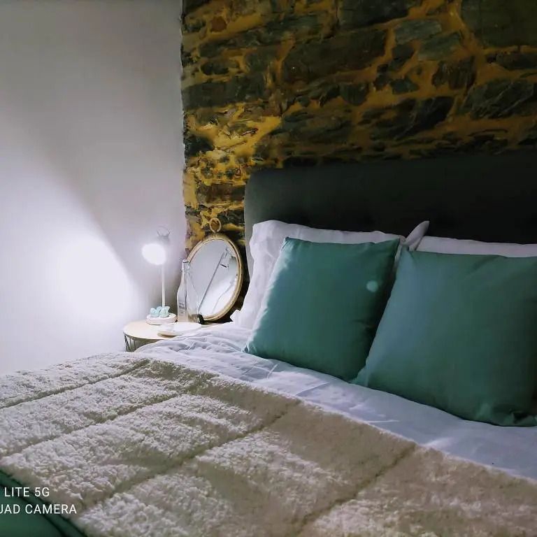 PampiHouse, casa de xisto junto ao rio