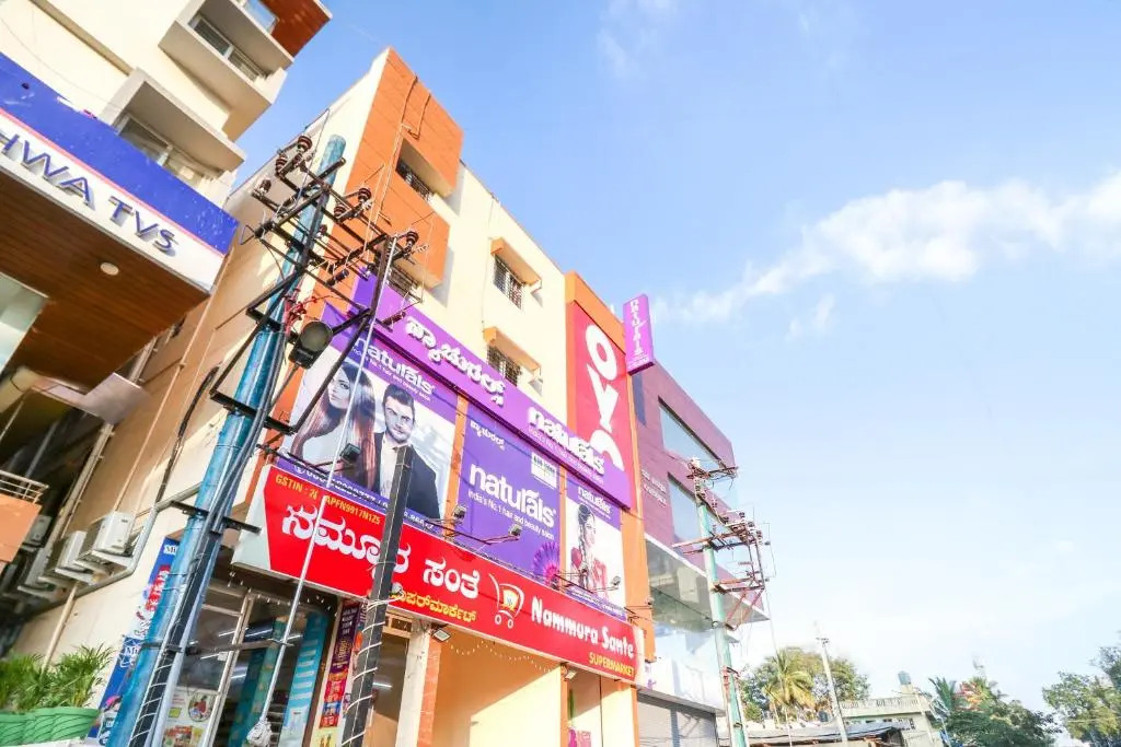 OYO 65927 Balaji Grand Inn