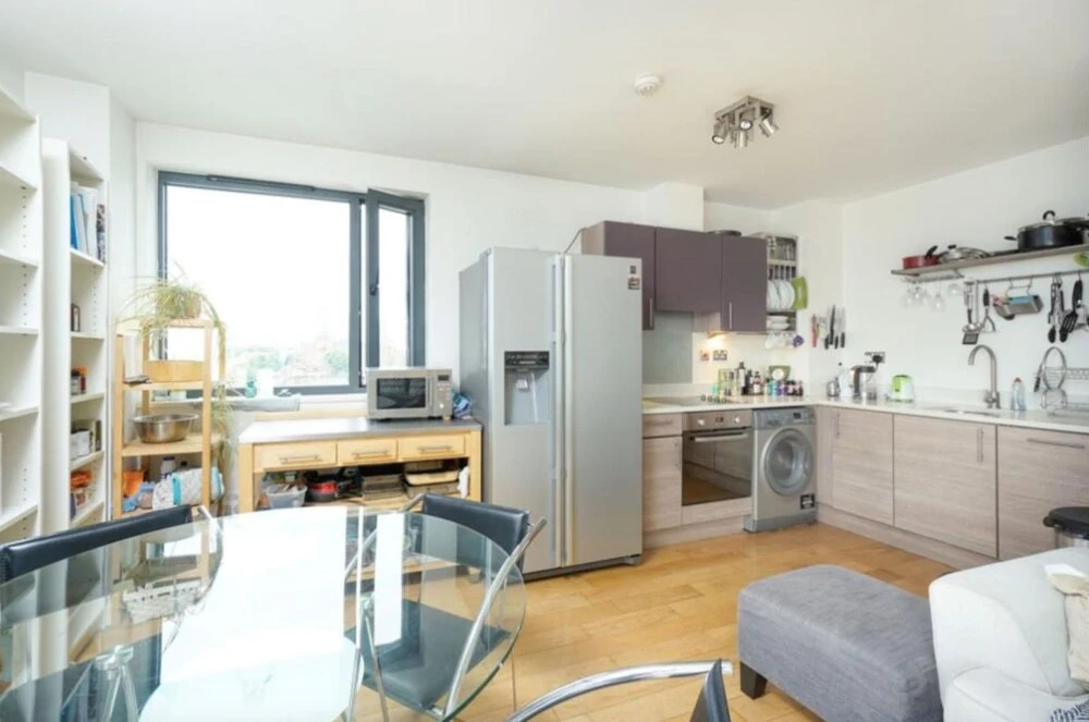 Modern 4 Bedroom Canal-side North London Flat