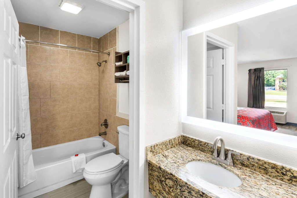 Econo Lodge Inn & Suites Ocean Springs - Biloxi