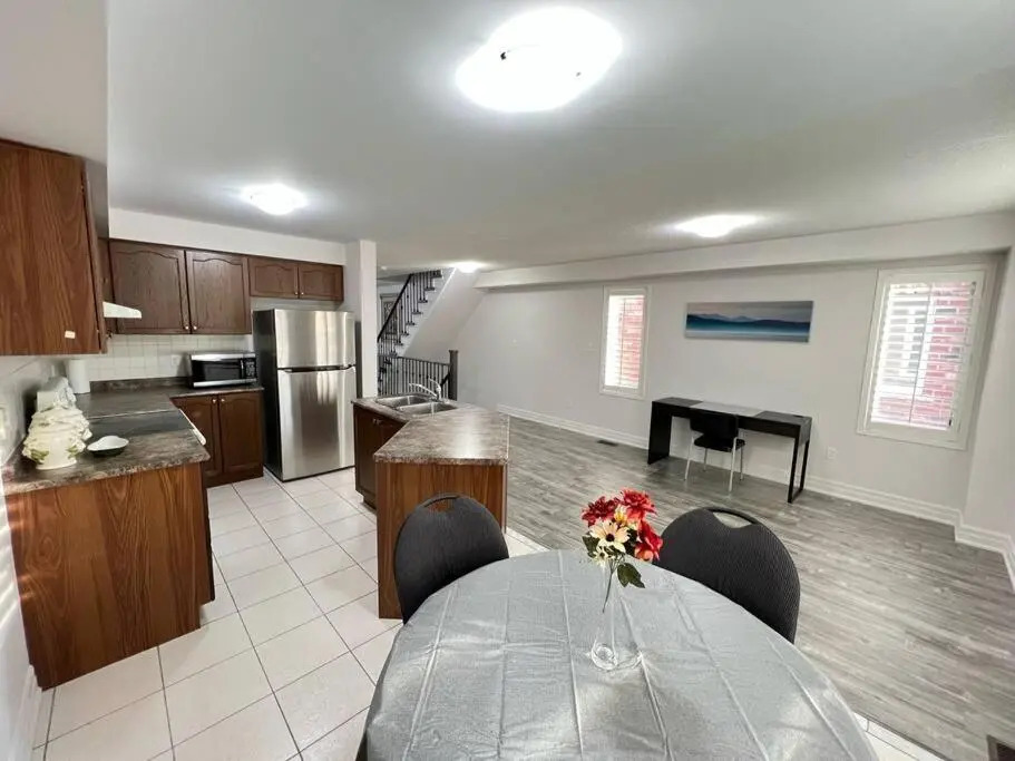 Beautiful Vacation Home near Toronto Airport