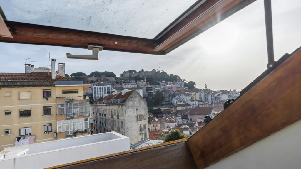 Trendy, Vintage with Castle View Apartment 44 by Lisbonne Collection