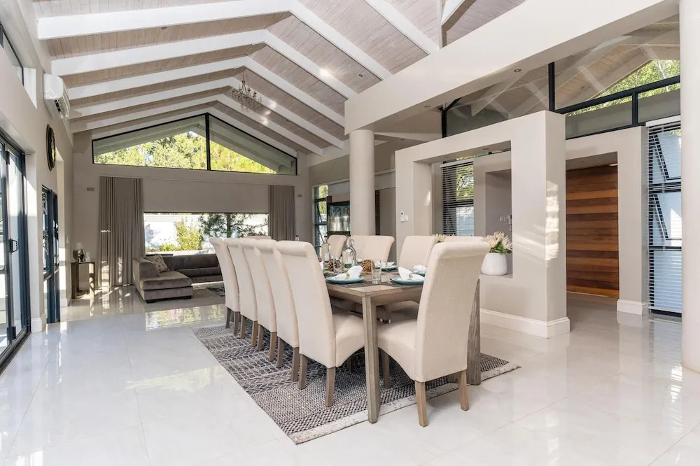 Upmarket 4 bed Chisipite House 2193