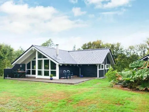 Three-Bedroom Holiday home in Tarm 5