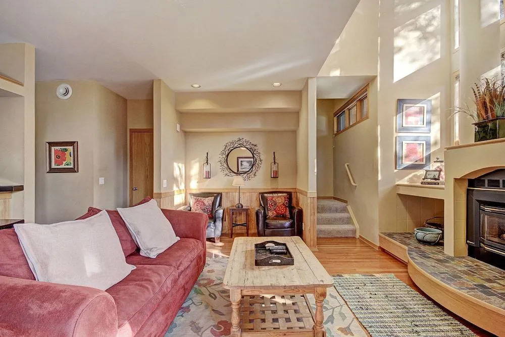 1926 Soda Springs Ii 3 Bedroom Townhouse by RedAwning