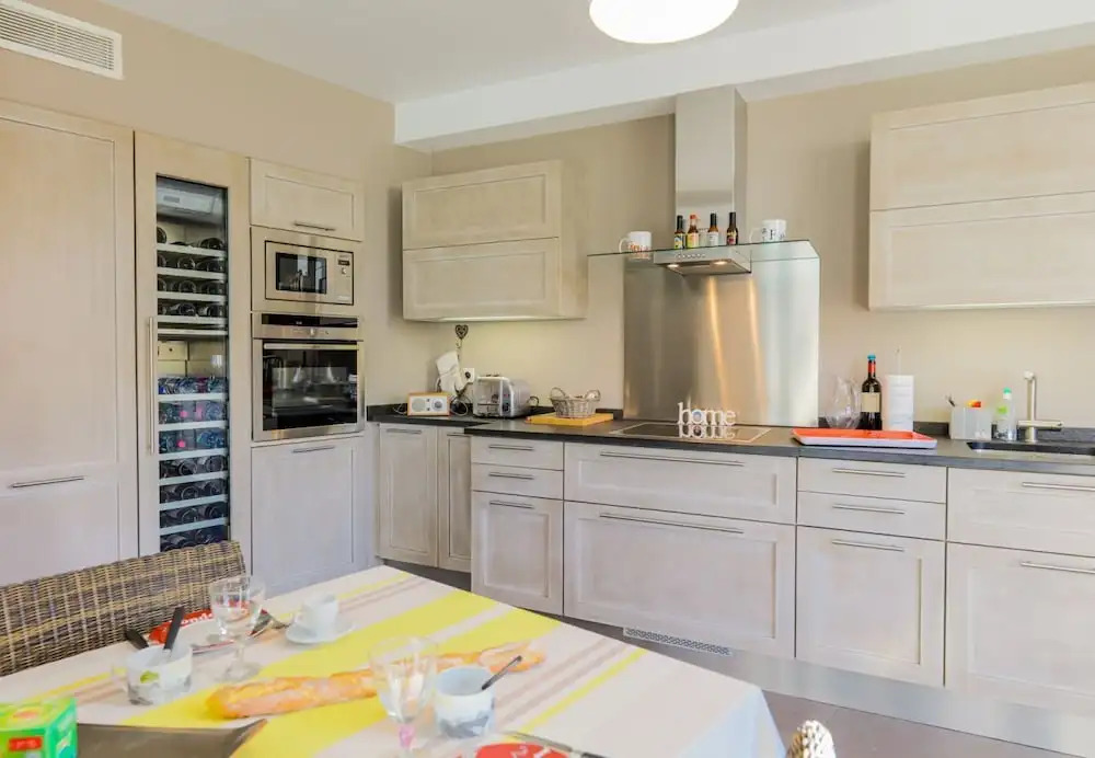 Vue Magenta AP4188 by Riviera Holiday Homes