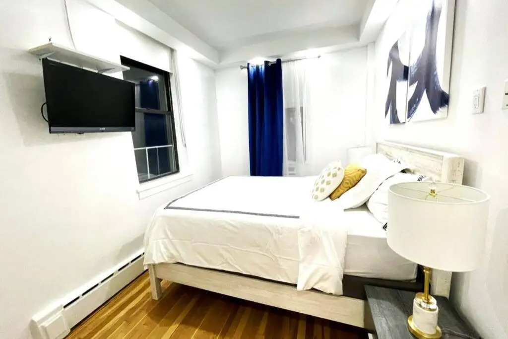 62-2b Renovated 1BR in Prime Upper East Side