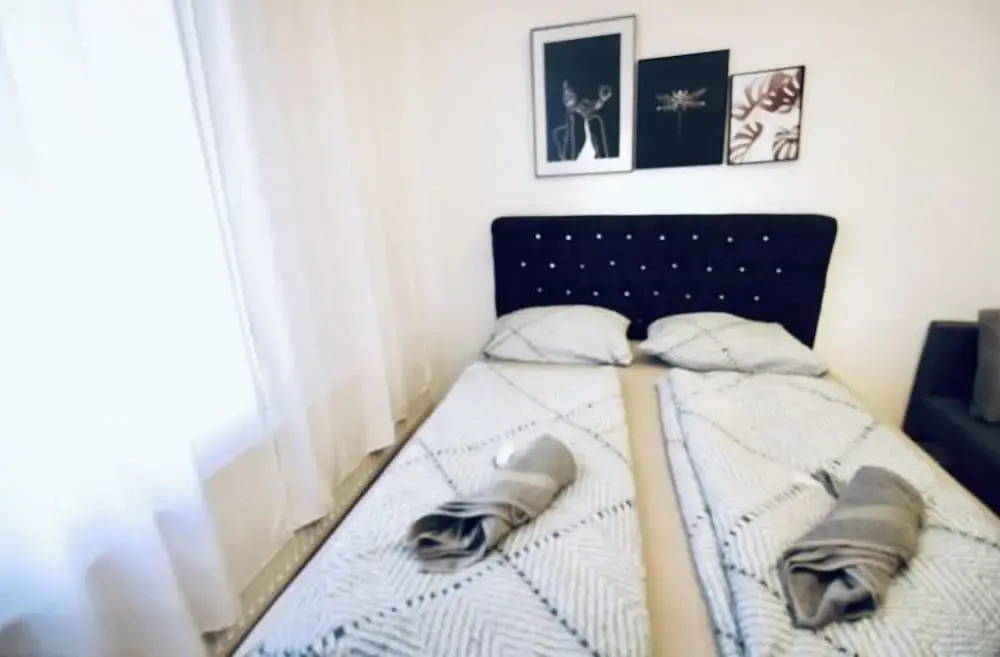 Cozy 3BR Apartment  Near Augarten Park