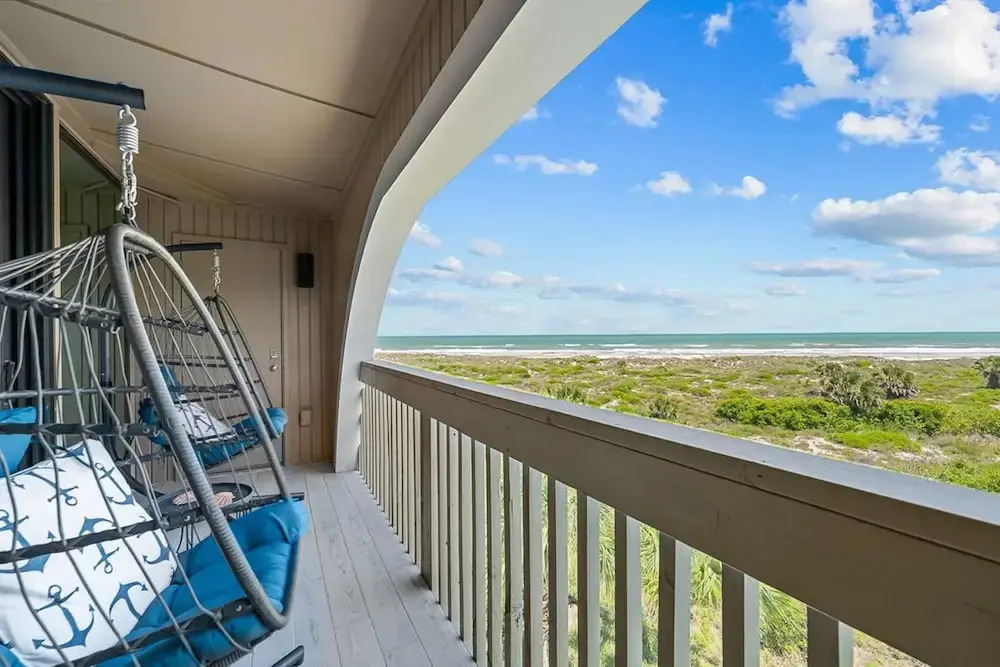 Lovely Ocean-view Condo With Pools, hot Tubs, Private W/d, & Central AC