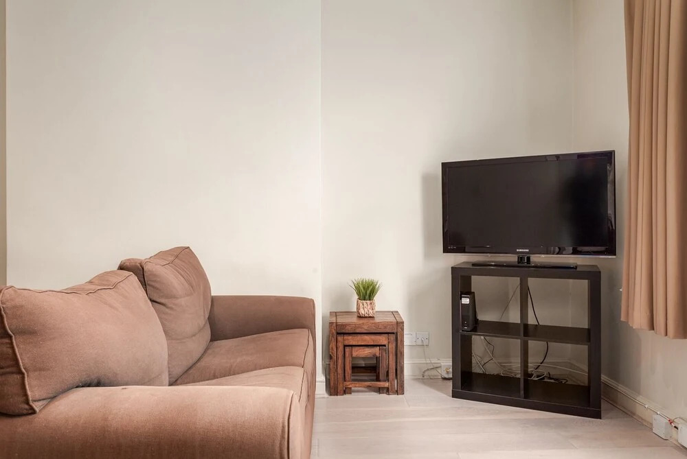 Bright Eardley Crescent Nest