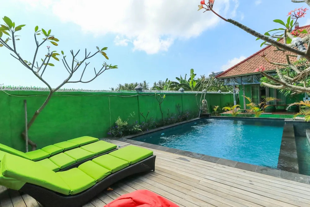 The Green Groves Hostel