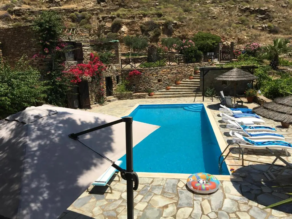 Villa Tereza, 2' walk from Koundouros beach and gorgeous pool!
