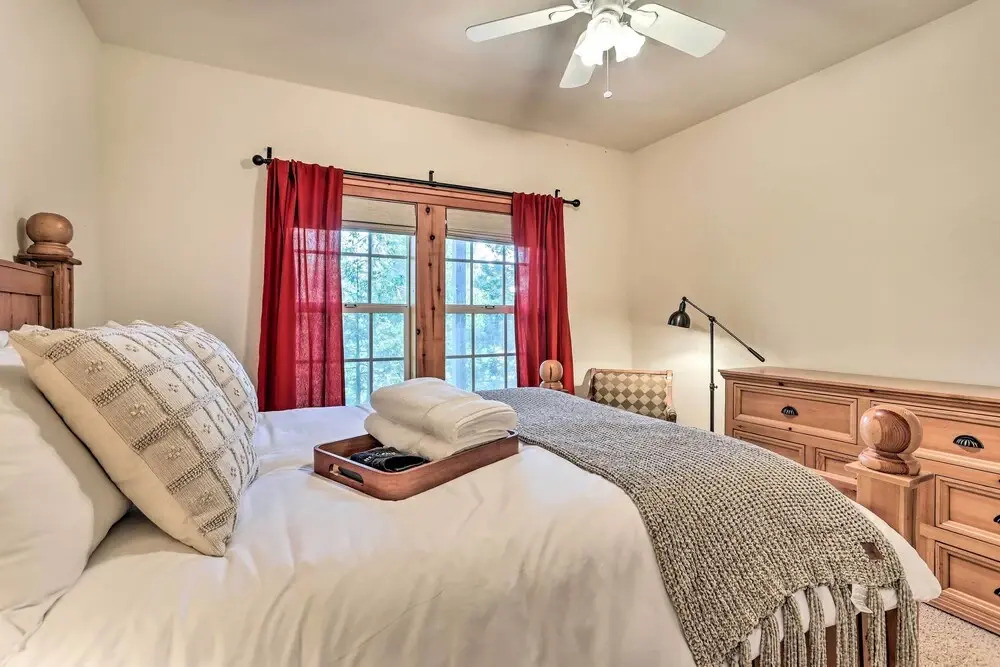 Spacious Lake Arrowhead Home w/ Putting Green