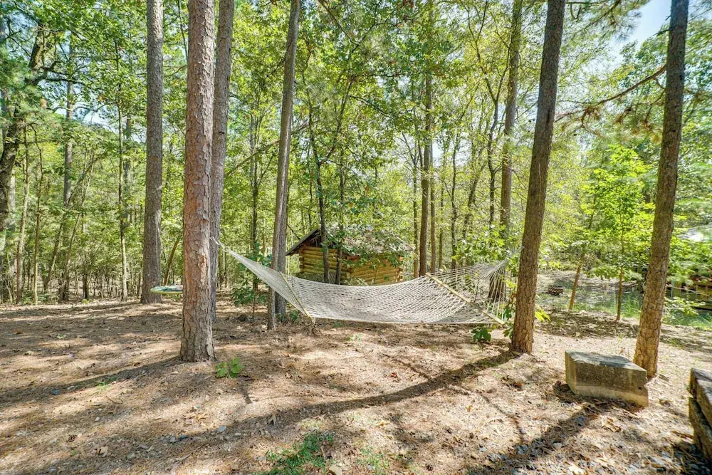 Broken Bow Cabin w/ Hot Tub + Game Room!