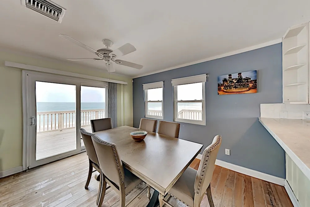 Hercules By The Sea W/ Expansive Deck & Patio 4 Bedroom Home