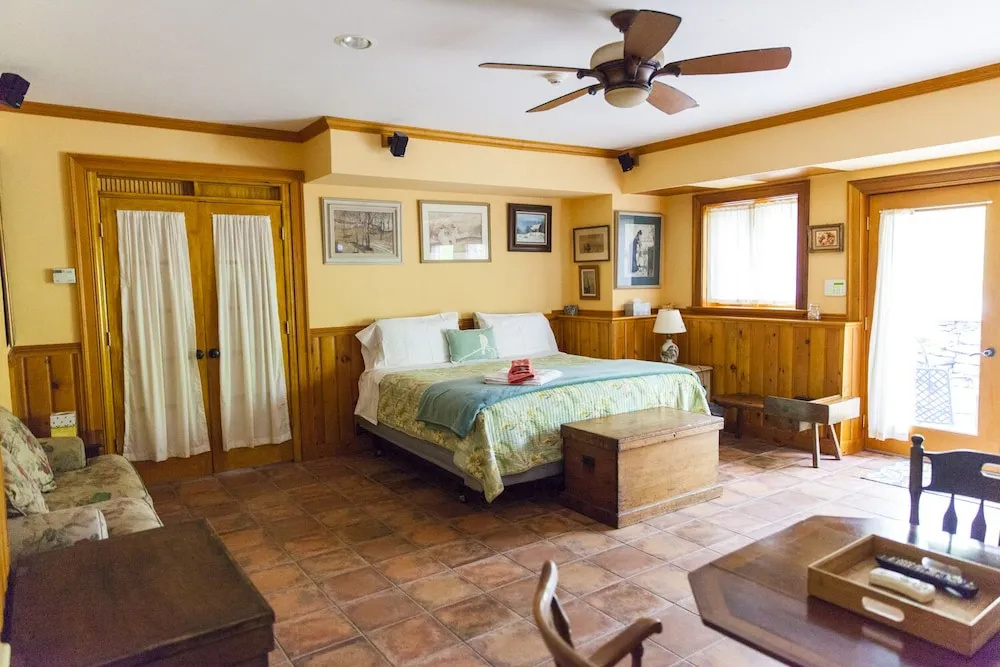 Honey Maple Grove BnB